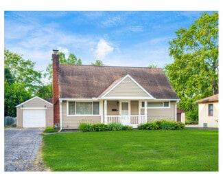 Building Photo - 2295 Shrewsbury Rd