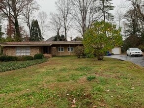 Building Photo - 1086 Lynmoor Dr NE
