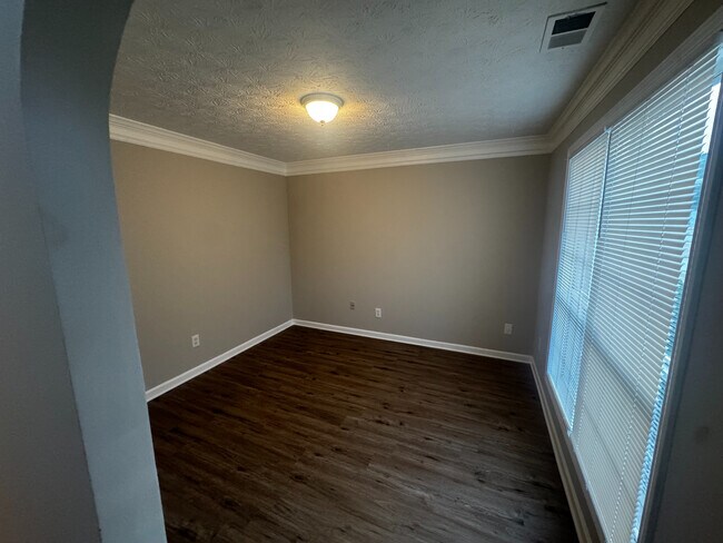 Foto del edificio - Room in House on Tara Bend