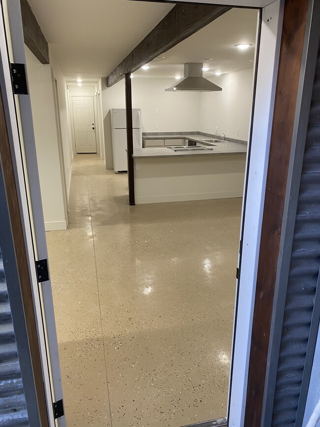 Building Photo - 513 E 200 S