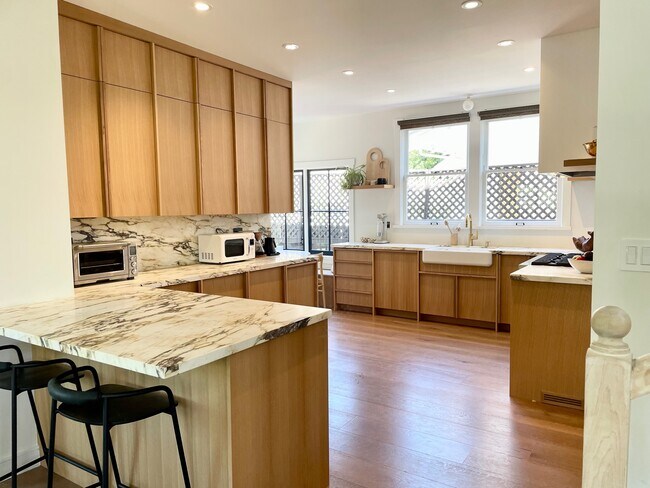 Building Photo - 405 N Avenue 66