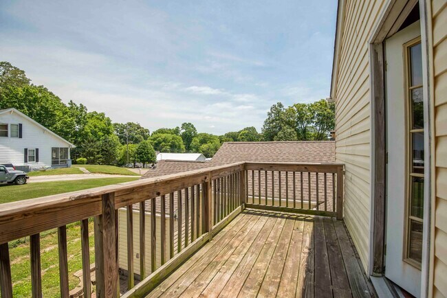 Building Photo - 3411 Harvey Dr NE