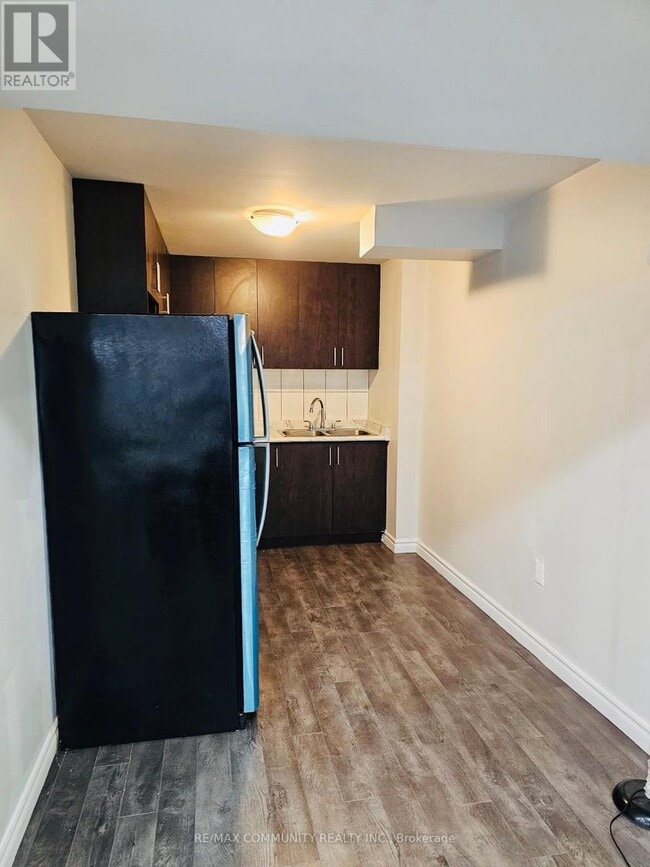 Building Photo - 137 Hyperion Ct