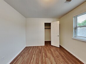 Building Photo - 30710 Country Meadows Dr