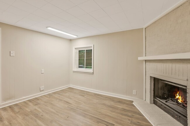 Building Photo - 1738 Highland Pl