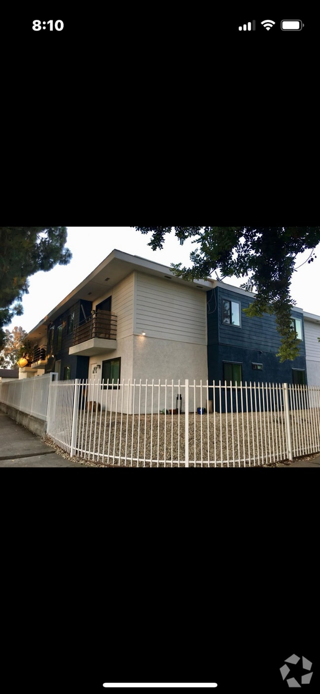 Building Photo - 5500 Vesper Ave