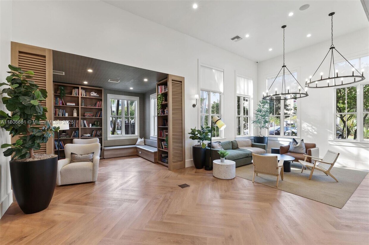 Primary Photo - 10170 SW 7th St