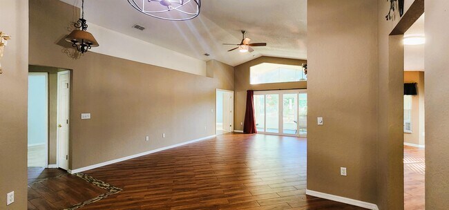 Foto del edificio - 238 Kings Pond Ave