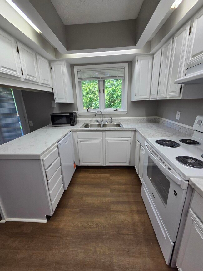 Foto del edificio - 3406 Alpine Ct