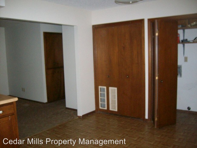 Building Photo - 432 N Dodge Ave