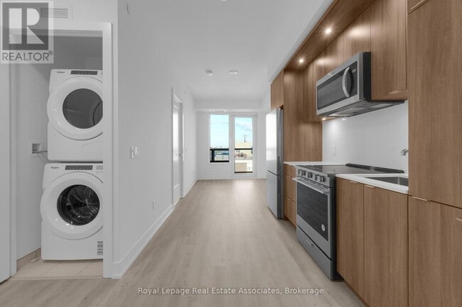 Building Photo - 60 Central Park Roadway