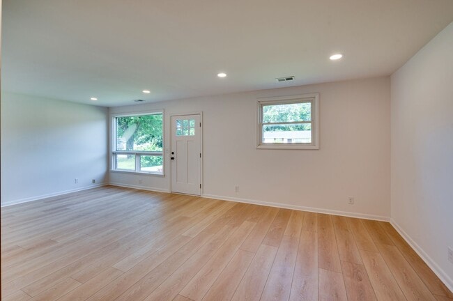 Building Photo - 3234 Moorewood Dr