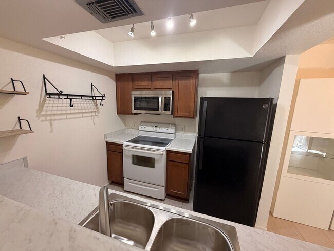 Foto del edificio - Spacious 2Bdm 2Ba Central Tempe Condo with New Floors!