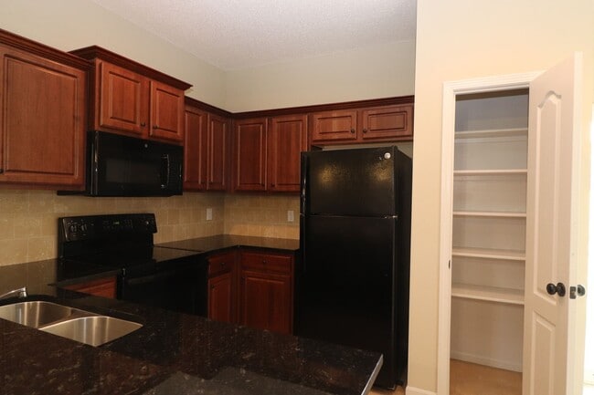Building Photo - Town house in Kansas City, KS