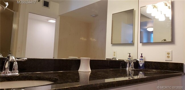 Building Photo - 9600 S Ocean Dr