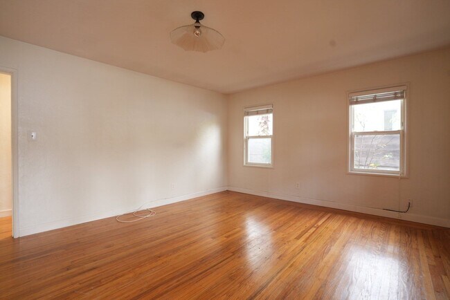 Foto del edificio - 1407 Vale Ave