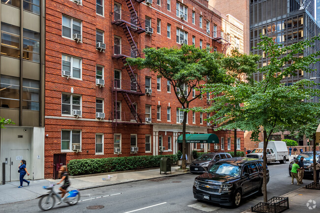 Building Photo - 225 E 47th St