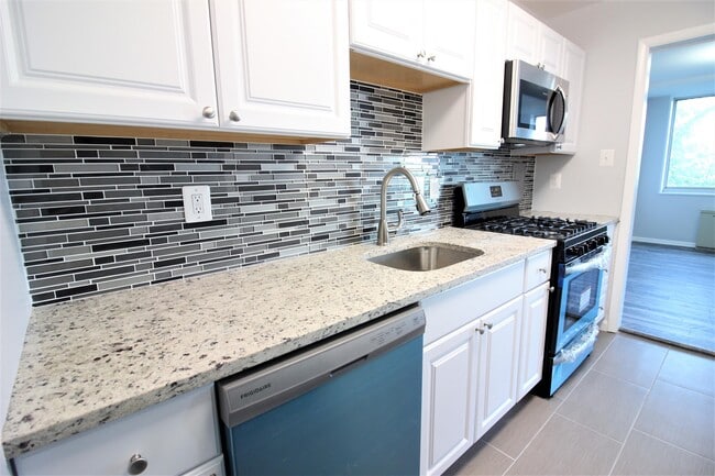 Foto del edificio - 10401 Grosvenor Pl