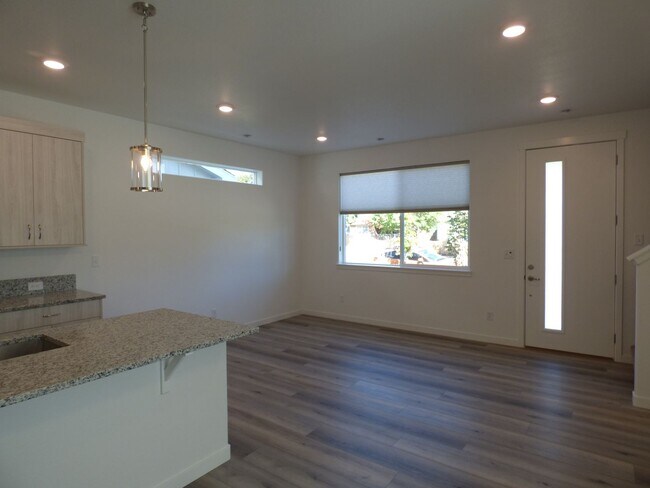 Foto del edificio - Rest of November Rent Free!