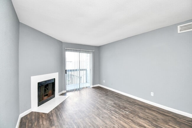 Building Photo - 5959 Bonhomme Rd