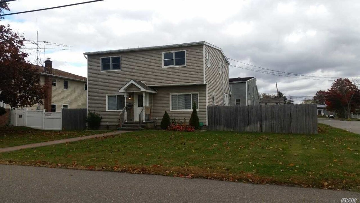 Primary Photo - 268 Wyona Ave