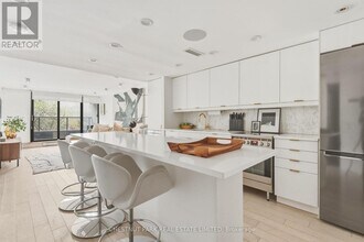 Building Photo - 40 Oaklands Ave