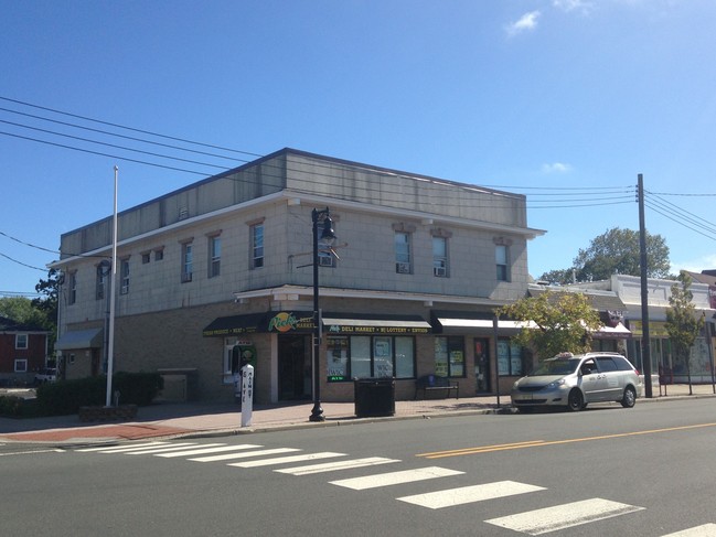 Building Photo - 1500-1502 Main St