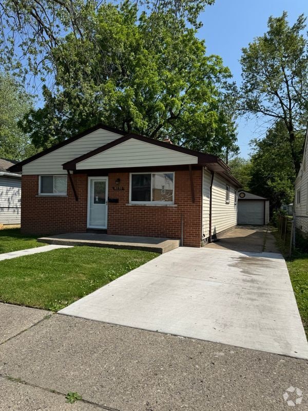 Building Photo - 8220 Lozier Ave