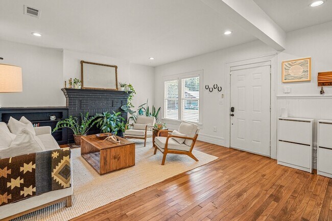 Foto del edificio - 2200 Hurley Ave