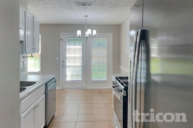 Building Photo - 261 Silver Ridge Dr
