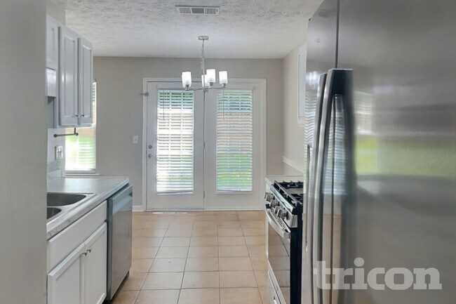 Foto del edificio - 261 Silver Ridge Dr