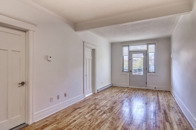 Photo du bâtiment - 6885-6891 Sherbrooke west