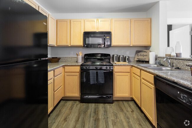 2BR,2BA,907SF - Uptown East