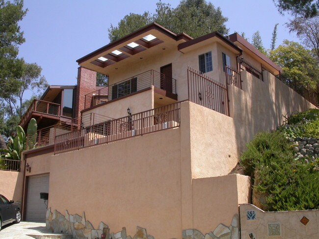 Foto del edificio - 454 Redwood Dr