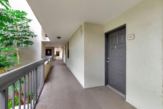 Building Photo - 2025 Lavers Cir