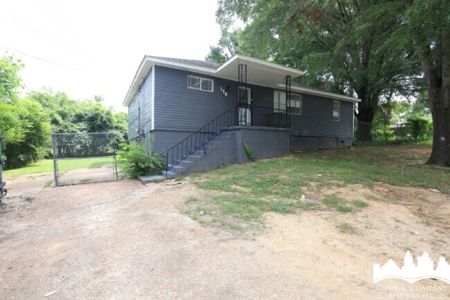 Foto del edificio - 158 Pickett Rd