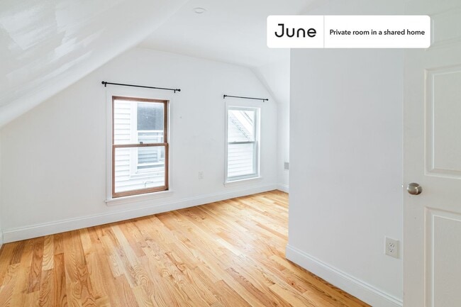 Building Photo - Room in Shared 6 bed/2 bath home