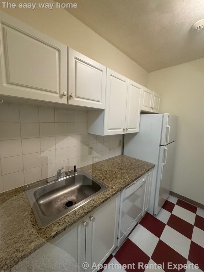 Building Photo - 373 Highland Ave