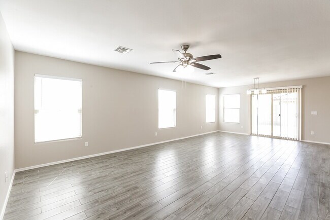Building Photo - 17211 W Gibson Ln