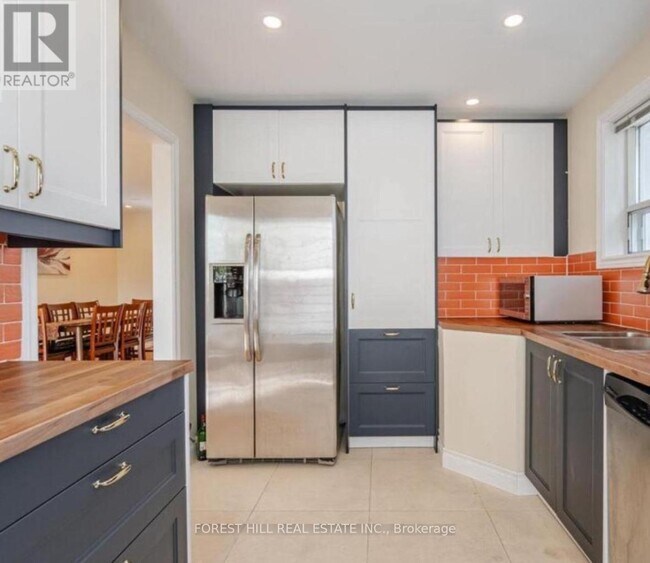 Building Photo - 374 Browndale Crescent