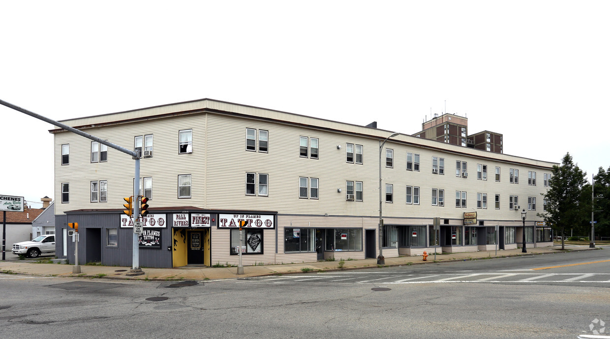 Primary Photo - 1703-1729 Pleasant St