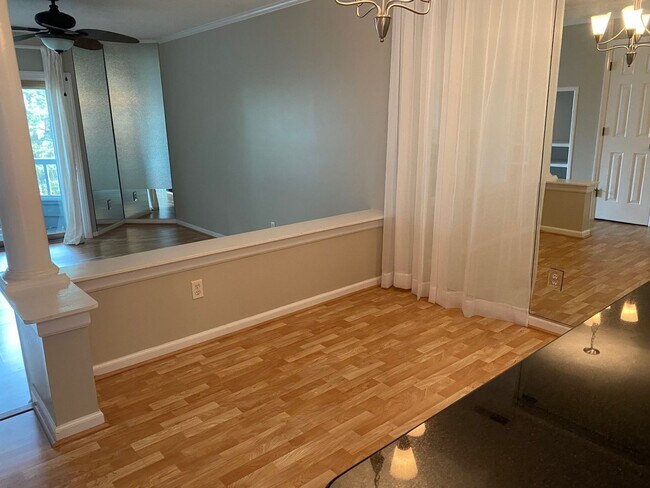 Building Photo - Waterfront - 2 Bed/ 2 Bath Condo - Conveni...