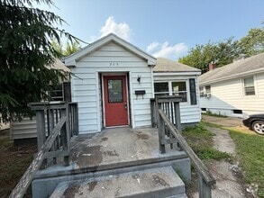 Building Photo - 305 E Victoria St