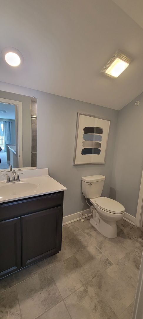 Building Photo - Large Townhome - Bensalem