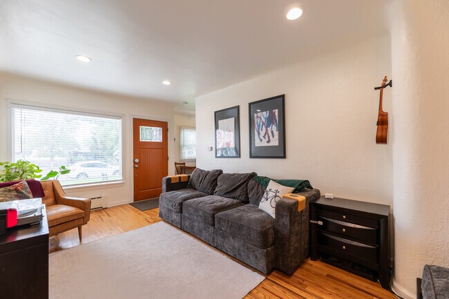 Building Photo - 4591 Wyandot St