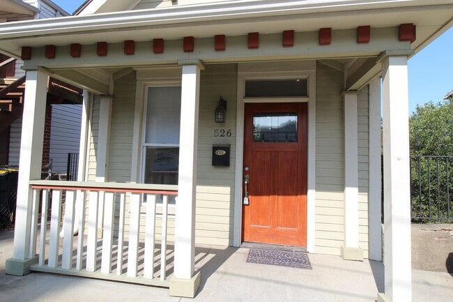 Building Photo - 2 Bedroom 1.5 Bath Home In KCMO