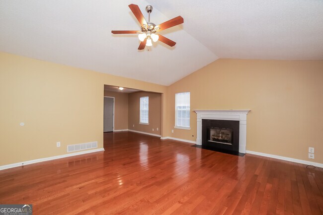 Foto del edificio - 111 Brandon Woods Cir