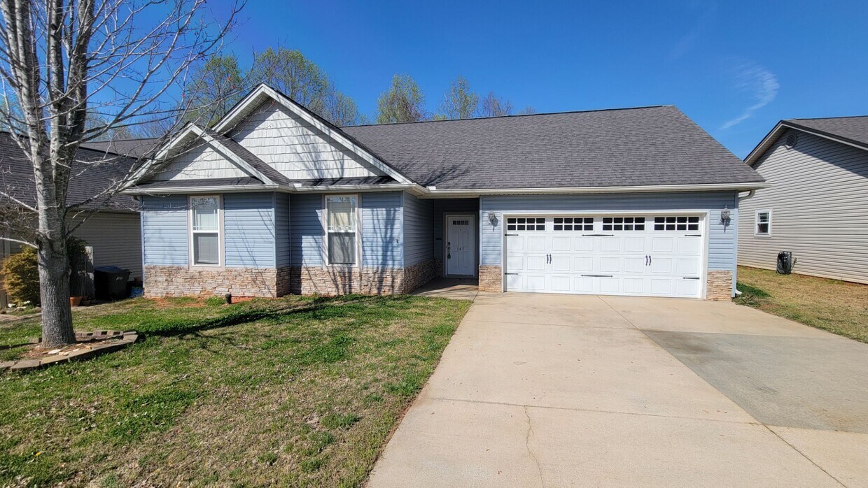 Primary Photo - 3 Bed, 2 bath Home Available in Travelers ...