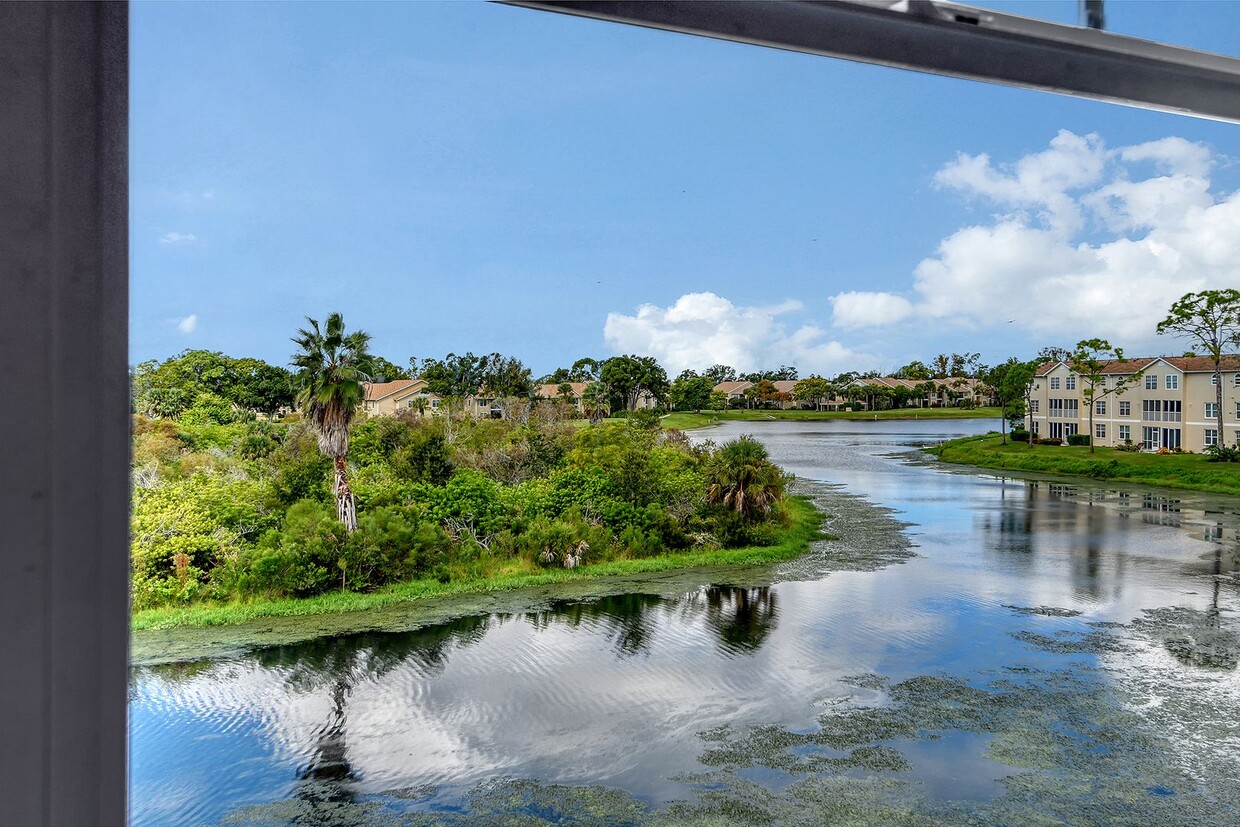 Primary Photo - Spacious 3 bedroom, 2 bath condo with a lake view in Palmer Ranch