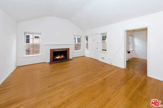 Building Photo - 852 N FORMOSA Ave